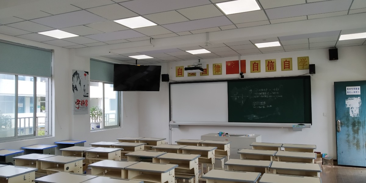 案例｜华辉照明呵护温岭市学生的“<i style='color:red'>心灵之窗</i>”，让灯光更护眼