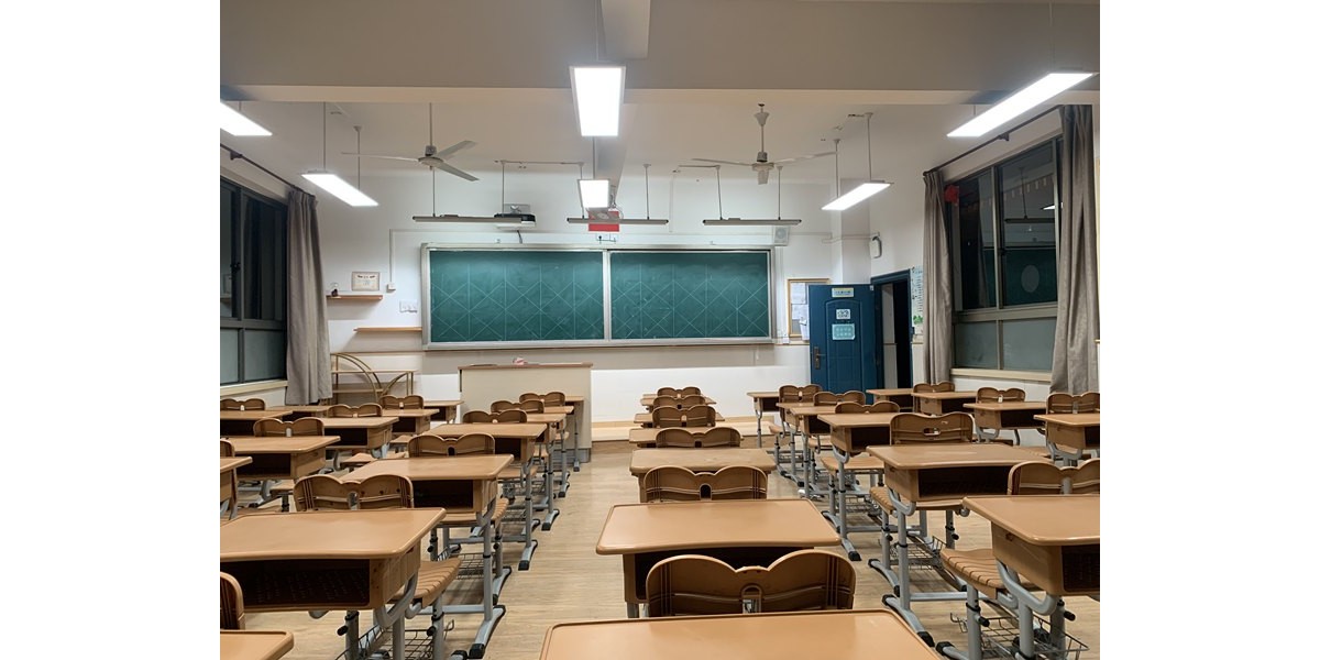 上海市闵行第四中学改造完成，为学生打造<i style='color:red'>智慧教室</i>优质照明光环境